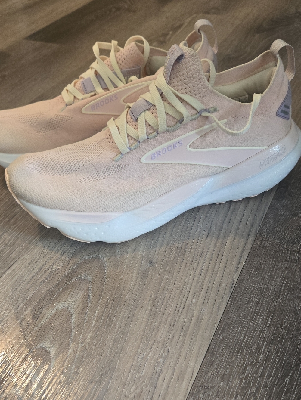 Brooks Pink Running Shoes  Womens Size 9.5 Pre Owned Excellent